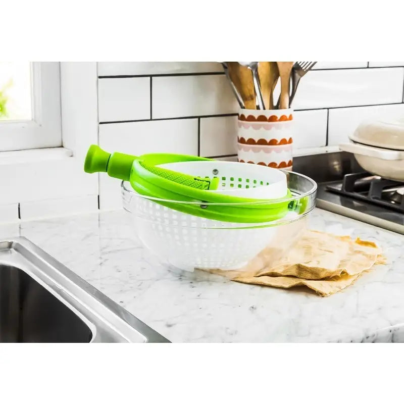 Spinning and Straining Colander